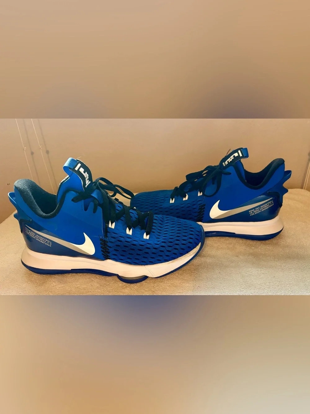 Mens Nike Witness .V.5 Air Zoom Basketball Shoes CQ9380-400 Size 9.5